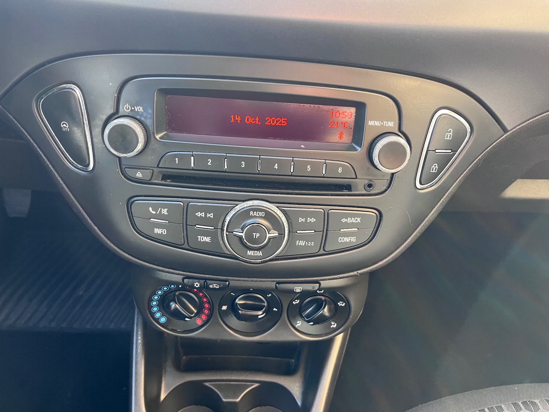 Opel Corsa  1,4 90cv selective