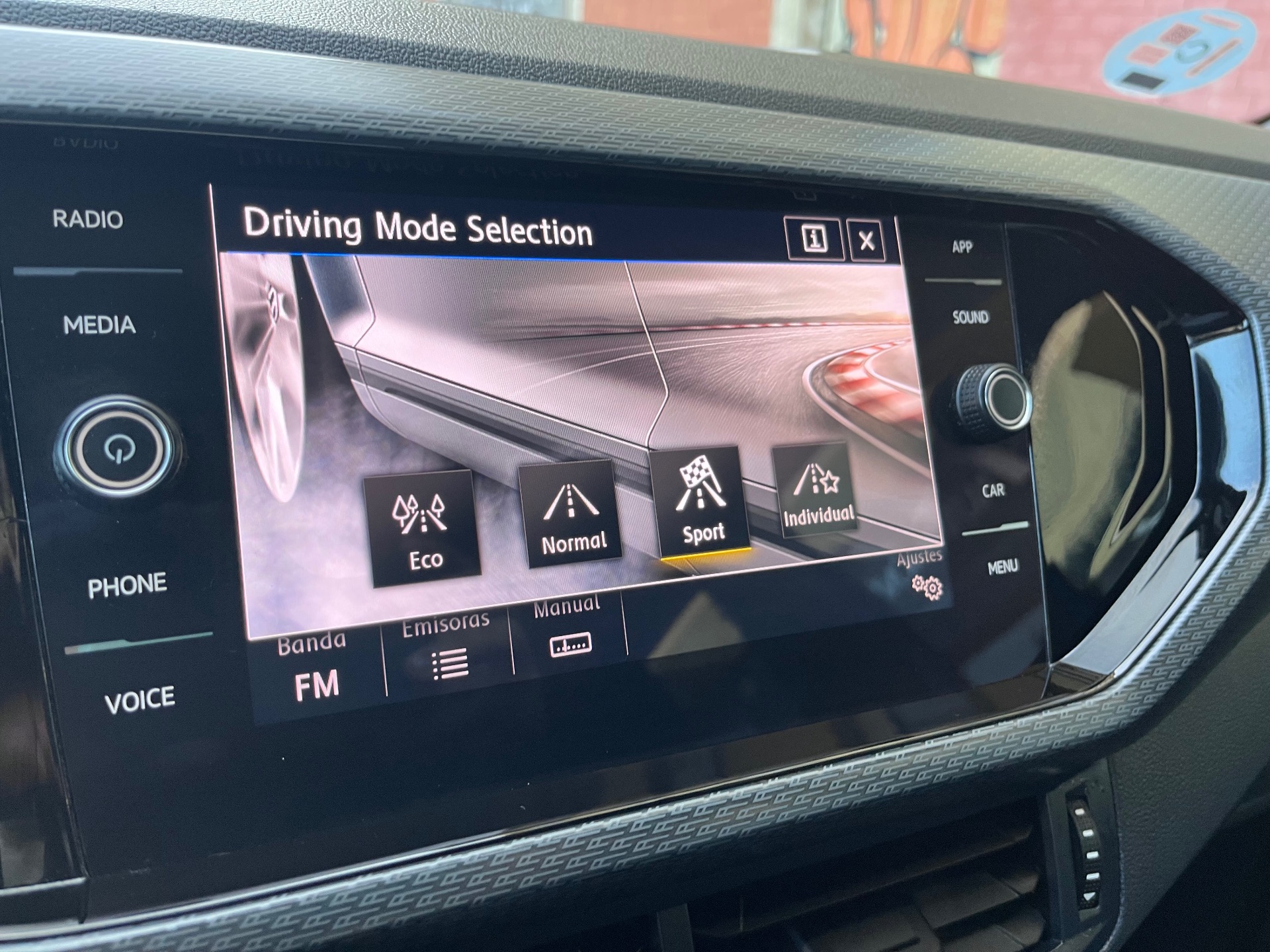 Volkswagen T-Cross 1.0 TSI 110 CV DSG Sport