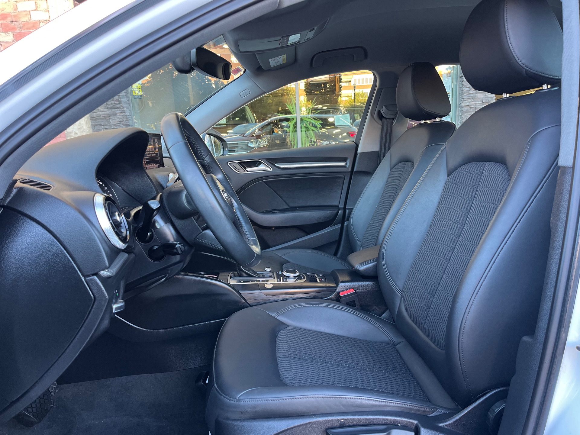 Audi A3  1.6 TDI STRONIC AMBITION