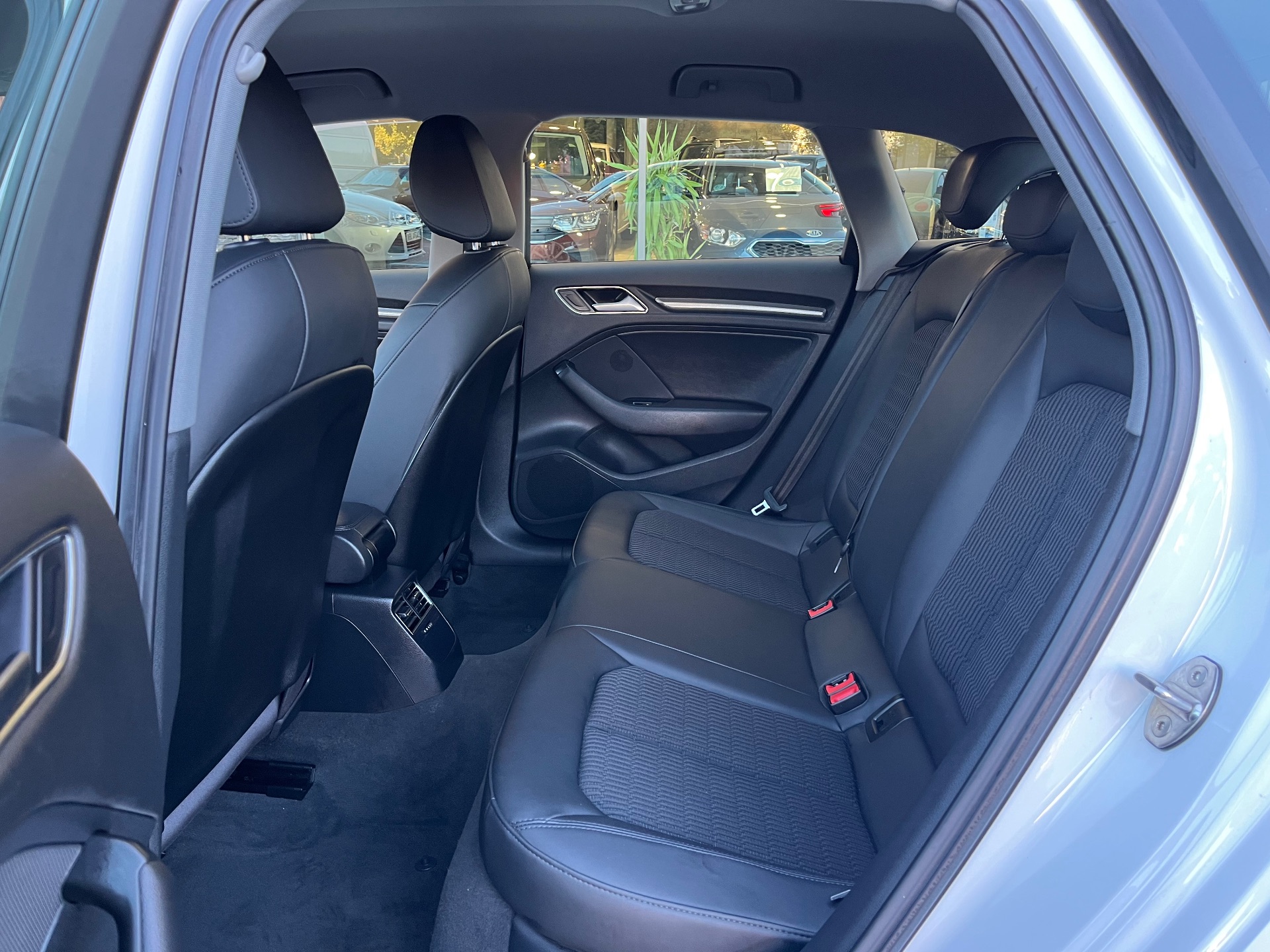 Audi A3  1.6 TDI STRONIC AMBITION